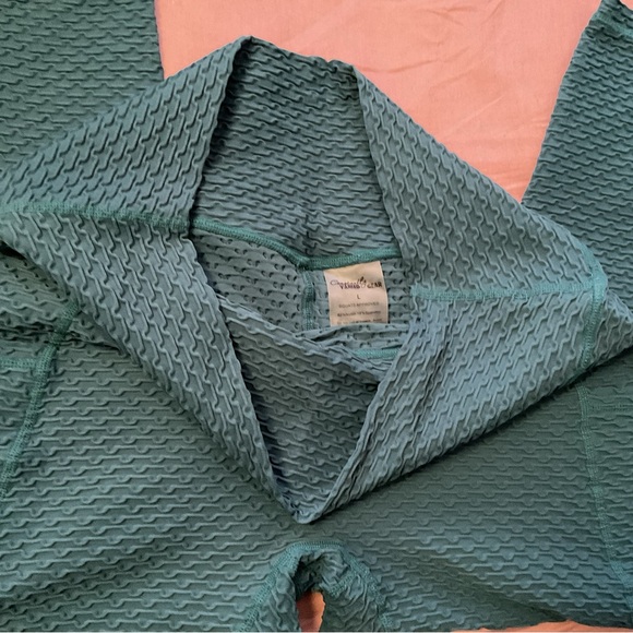 CVG Teal Athletic Armor Capri Leggings - Picture 2 of 2